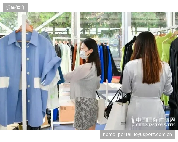 更衣室气氛诡异，工作人员表情泄露不安信号：一次体验升级的品牌叙事
