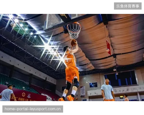 青少年篮球锦标赛：12岁球员飞扣，引爆未来篮球新星